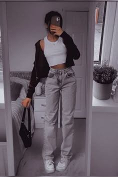 Cool Girl Asthetic Outfit, Simple Concert Outfit Fall, Teenager Outfits Girls Style 2024, 19 Year Old Style, Popular Clothes 2023, Classy Outfits For Teenagers, Womens Aesthetic Outfits, Cool Casual Outfits Women Street Styles, Asthetic Outfit For Teenage Girl