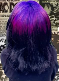 reverse shadow roots in purple Unique Hair Dye Patterns, Dark Roots With Purple Hair, Purple Roots Brown Hair, Roots Hair Dye, Red Roots Purple Hair, Purple Ghost Roots, Purple With Dark Roots, Purple Shadow Root Black Hair, Purple Roots Black Hair