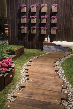 a wooden walkway in the middle of some grass