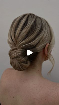 Bun Down Hairstyles, Updos For Layered Medium Hair, Hairdo Simple, Low Bun Hair, Parting Hair, Instagram Wedding