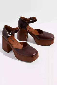 Platform Fall Shoes, 70s Style Shoes, Mary Jane Boots, Mary Janes Heels, Retro Heels, Funky Shoes, Platform Mary Janes, Shoe Inspo, Brown Shoes