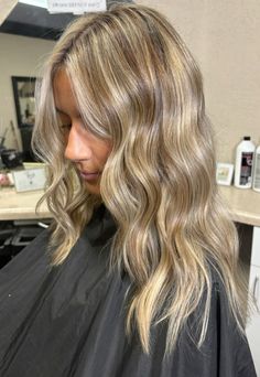 blonde to bronde hair goals #bronde #hairstyleideas #haircolor Brownish Blonde Hair, Hair Winter, Bright Blonde Hair, Girly Tingz, Hair Colouring, Colour Hair