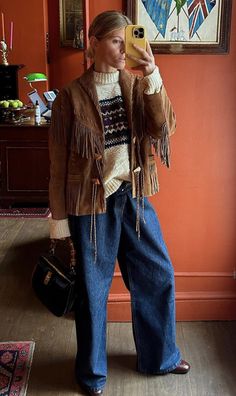 #FrenchGirls
#ParisiansInParis
#BelgianStreetStyle
#AntwerpGirls Western Boho Style Outfits, Pendleton Jacket Outfit, Mountain Look Outfit, Fringe Suede Jacket Outfit, Boho Hipster Outfits, Fringe Jeans Outfit, Brown Fringe Jacket Outfit, Corduroy Jacket Outfit Womens, Belted Jacket Outfit