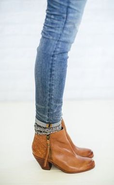 New Ankle Boats Outfit Winter Cuffed Jeans Shoes Ideas. #Winterankleboots #bootsankleoutfit Socks And Jeans, How To Wear Ankle Boots, Boating Outfit, Winter Jeans, Boots Style, Cuffed Jeans, Style Winter, Fashion Hacks Clothes