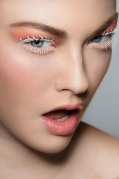 Creative Makeup Photography, Abstract Makeup Looks, White Lashes, White Mascara, Abstract Makeup, Runway Makeup, Types Of Makeup, Top Makeup Products, Makeup Photography