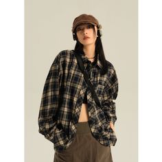 5ft 47'(169cm) tall, 104 lbs(47kg) weight and wearing a size M163cm/44kg wearing a size S - Plaid- Button-up- Collar Oversized Plaid Shirt Outfit, Shirt Layering Outfit, How To Style Oversized Shirt, Oversized Plaid Shirts, Streetwear Spring, Plaid Shirt Women, Vintage Plaid, Tomboy Fashion, Check Shirt