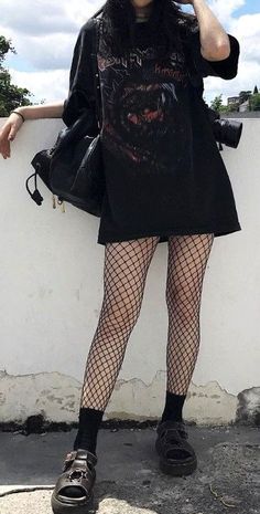 00s Mode, Fishnet Leggings, E Girl Outfits, Hipster Grunge, Aesthetic Grunge Outfit, Black Outfits, Grunge Look, Legging Outfits