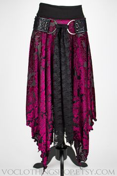 Super soft and semi-sheer BLACK VELVET BURNOUT maxi skirt with lots of fullness and a witchy, pointed petal edge hem. Wide cotton spandex fold-over waistband sits just below your natural waistline, or you can pull it down over your hips for extra length. 100% Handmade in Los Angeles, CA USA. SIZES (designed to fit the following body measurements): XS :: fits 24"-25" waist S :: fits 26"-28" waist M :: fits 29"-31" waist L :: fits 32"-35" waist XL :: fits 36"-39" waist XXL :: fits 40"-44" waist Wa Long Flowing Skirt Outfits, Gothic Boho Fashion, Witchy Summer Outfits, Goth Hippie Outfits, Witch Skirt, Witch Clothes, Witchy Clothes, Witchy Outfits, Strega Fashion