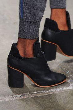 "You'll curse the night and you'll hate yourself for ever doin' me wrong But I'm gonna be long gone and you're gonna be sorry." -Dolly Parton How To Have Style, Paris Mode, New York Fall, Chunky Heels Boots, Fall 2014, Mode Inspiration