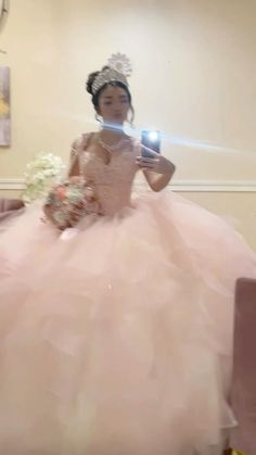 Quince Court Pictures Pink, Damas Outfits Quinceanera Pink, Champagne Pink Quince Dress, Quince Dance Outfits, Baby Pink Quince, Chambelanes Outfits Quinceanera Pink, Light Pink Quince, Light Pink Quince Dresses