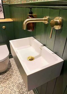 A tour of our wallpapered downstairs loo — By The Listed Home Botany Decor, Painted Tongue And Groove, Downstairs Toilet Ideas, Wallpaper Toilet, Cloakroom Sink, Downstairs Wc, Toilet Ideas, Tongue And Groove Panelling