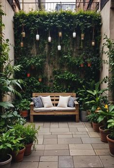 6. Pallet Benches in Urban Gardens-0 Small Garden Layout Ideas, Small Courtyard Garden Ideas, Small Courtyard Ideas, Restaurant Sitting, Small Terrace Garden, Lush Backyard, Stylish Patio Furniture, Small Garden Layout, Garden Layout Ideas