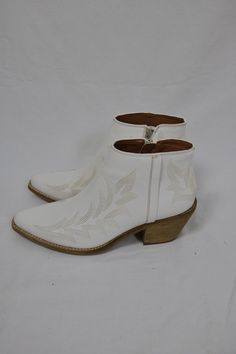 White booties with western detailing and a 2.5" heel. These run big so size half size down. Short Cowgirl Boots, Western Shoes, Wedding Boots, White Booties, Western Ankle Boots, Country Boots, Western Booties, Cute Boots, Walk This Way