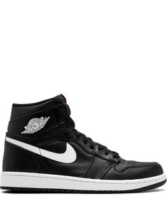 Supplied by a premier sneaker marketplace dealing with unworn, already sold out, in demand rarities. Each product is rigorously inspected by experienced experts guaranteeing authenticity. They're a classic for a reason. Crafted from black leather and rubber, these Air Jordan 1 Retro High OG ying-yang from Jordan are a timeless colourway of black and white. Your new wardrobe go-to. Featuring a round toe, a lace fastening and a signature Nike swoosh. All Black Nikes, Custom Jordans, All Jordans, Jordan Shoes Girls, Black Jordans, Jordan Shoes Retro, All Nike Shoes, Shoes Retro, Jordan Air