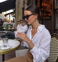 Instagram Paris, London College Of Fashion, Outfit Chic, French Girl Style, Look Retro, Paris Mode, French Girls, Elegante Casual, Looks Street Style