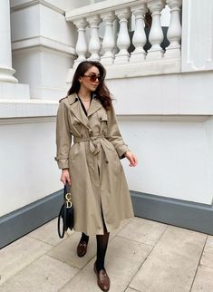 Hijab Outfit Winter, Raincoat Outfit, Curated Outfit, Draping Fashion, Style Inspiration Winter, Winter Outfit Inspiration