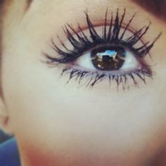 <3 Clumpy Mascara Look, Thick Eyelashes Aesthetic, Clumpy Mascara Aesthetic, Classic Lashes With Spikes, Spider Lashes Aesthetic, Spiky Eyelashes, Envy Aesthetic, Mascara Aesthetic, Mega Lashes