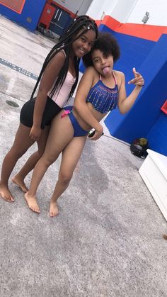 Black Besties, Cute Braces, Pretty Swimwear, Chocolate And Caramel, Gang Gang, Best Friend Outfits, Cute Friend Photos, Bestie Goals, Squad Goals