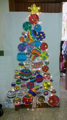 a christmas tree made out of plates and magnets