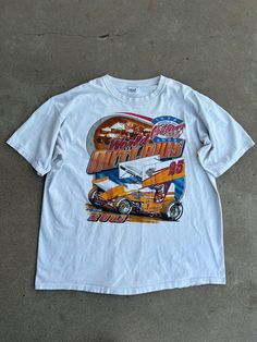 Vintage '03 Sprint Car World Of Outlaws Tee Step back in time with this authentic Sprint Car tee- a must-have for any vintage/racing enthusiasts.   Condition: Signs of wear, small holes in front on graphic. Not super noticeable though. Size: 2XL Outlaw Racing, Sprint Car, Cars Tees, Sprint Cars, Vintage Racing, Phoenix Az, Vintage Tshirts, Halloween Shopping, Adult Outfits