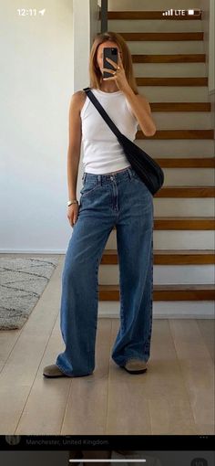 Baggy Blue Jeans Outfit, Style Wide Leg Jeans, Wide Leg Jeans Outfit, Blue Jean Outfits, Clothing Aesthetic, Jeans Outfit Women, Uni Outfits, Scandinavian Fashion, Boyfriend Jean