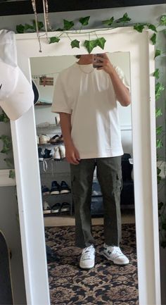 White Undershirt Outfits, Crumble Cookie, Guys Fits, Boyfriend Outfit, Guy Fits, Herren Style, Mens Casual Outfits Summer, Boy Fits, Boys Fits