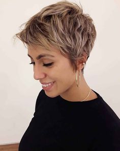 26 Messy Pixie Cuts for a Tousled, Chic Look Messy Pixie Haircut, Messy Haircut, Thick Hair Cuts, Pixie Cut With Bangs, Messy Short Hair, Short Choppy Hair