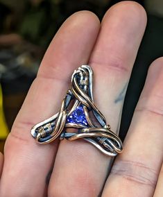 Blue CZ in bare copper wire pendant Clay Crystal Pendant, Fantasy Jewelry Magic, Jewelry Magic, Wire Tutorials, Pendant Ideas, Wire Wrapping Jewelry, Wire Pendants, Wrapping Jewelry, Wire Work Jewelry