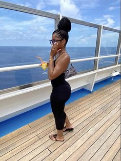 - 𝗳𝗼𝗹𝗹𝗼𝘄 𝟰 𝗺𝗼𝗿𝗲 ➚➚➚ Vacation Outfits Women, Cute Vacation Outfits, Mode Tips, Vacay Outfits, Stylish Summer Outfits, Cruise Outfits, Pilates Studio, Chill Outfits, Looks Black