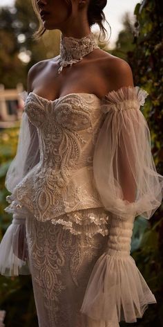 12 Vintage Wedding Dresses With Sleeves You'll Love ❤ Discover timeless elegance with vintage wedding dresses featuring stunning sleeves! #vintageweddingdresseswithsleeves #vintageweddingdresses #retroweddingdresses Retro Wedding Dresses, Vintage Style Wedding Dresses, Vintage Inspired Wedding Dresses, Vintage Wedding Dresses, Wedding Dress Guide, Gown Inspiration, Wedding Dresses With Sleeves, White Prom Dress