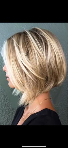 Chin Length Hair No Bangs, Slightly Stacked Bob Haircut, Hair Styles For Double Chin Women, 2024 Hair Styles For Women Over 50, Layered Short Bob Hairstyles, Lob With Face Framing Layers, Medium Hair Styles For Women, Hairstyles With Glasses, Chin Length Hair