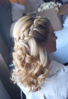 Up Hairdos, Wavy Wedding Hair, Hairstyles Wavy, Braided Hairstyle, Bridesmaid Hair Half Up, Bridesmaid Hair Short, Bridesmaid Hair Updo, Fringe Hairstyles, Penteado Cabelo Curto