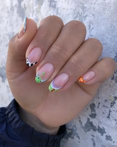 If you’re looking for short Disney nail designs with your favorite Toy Story characters or others, these French tip nails will not disappoint! Simple Disney Nails, Starfish Nails, Toy Story Nails, Disneyland Nails, Disney Inspired Nails, Disney Acrylic Nails, Mickey Nails, Cute Simple Nails