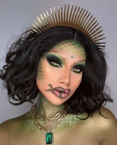 Reptile Makeup, Snake Makeup Look, Medusa Makeup Ideas, Snake Makeup, Green Makeup Looks, Green Makeup Look, Medusa Makeup, Medusa Halloween Costume, Snake Costume