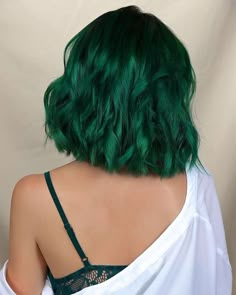 Color For Red Heads, Unique Hair Color Ideas, Fringe Science, Stella Cini, Unique Hair Color, Emerald Hair, Hair Color Unique, Cute Hair Colors