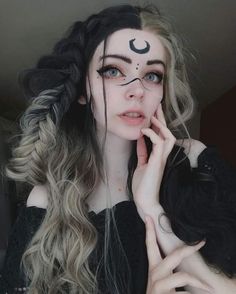 Witchy Make Up Ideas, Moon Elf Makeup, Sun And Moon Makeup Look, Moon Makeup Halloween, Witch Make Up Ideas, Make Up Looks Halloween, Witchy Makeup Aesthetic, Cute Witch Makeup, Moon Makeup Look