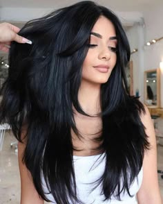 Hairstyles Reference, Prom Hair Styles, Hairstyles Anime, Straight Layered Hair, Hairstyles Art, Jet Black Hair, Hairstyles Bun, Layered Hairstyles, Black Hair Color