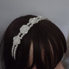 Elegant Rose Flower Faux Pearl Beige Color Decorative Head Band Vintage Non-Slip Hair Band For Women And Daily Uses. Elegant Rose Flower Faux Pearl Decorative Head Band Vintage Non-Slip Hair Band For Women And Daily Uses. A Double-Ring Pearl Headband Is A Sophisticated And Timeless Accessory, Ideal For Adding A Touch Of Elegance To Any Look. This Delicate Design Features Two Rows Of Sparkling Pearls That Line Up Perfectly Along The Band, Creating A Striking And Refined Visual Effect. Perfect For Coquette Headband, Lauren Conrad Hair, Coquette Diy, Lower Decks, Bridal Crown Tiara, Pretty Headbands, Ring Pearl, Hair Accessories Boho, Head Wrap Headband