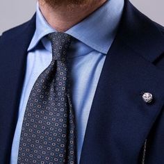 rincondecaballeros: “ #violamilano #handmade #madeinitaly#luxury #sartorial #timeless #elegance#details #orazioluciano ” Cogito Ergo Sum, Navy Suit, Grey Tie, Tie Shop, Suit Shirts, Mens Casual Dress, Gray Suit, Business Attire