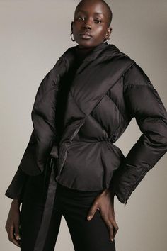 Volume Collar Puffer Coat Classy Puffer Jacket Outfit, Puffer Coat Outfit, Puffer Jacket Outfit, Turn Up The Volume, Powerful Woman, Outerwear Trends, Jacket Collection, Ski Outfit, Puffy Coat