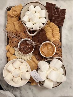 s’mores, bonfire, party, charcuterie, charcuterie ideas, chocolate, dessert Fall Bonfire Food, Smores Platter, Bonfire Snacks, Bonfire Food, Hamilton Party