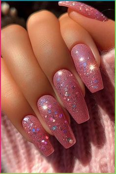 Pink Christmas Nail Designs, Christmas Nail Trends, Pink Glitter Christmas, Pink Christmas Nail, Pink Gift Wrap, Elegant Snowflake, Green Polish