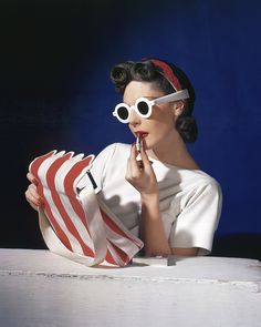 Horst's legendary photographs are at the V&A in London this month. See the full and fabulous image in Fanfair September 2014 Fashion 60s, Vogue Vintage, Look Retro, Vintage Fashion Photography, 1930s Fashion, Wearing Glasses, Foto Art, Victoria Secrets, 1940s Fashion