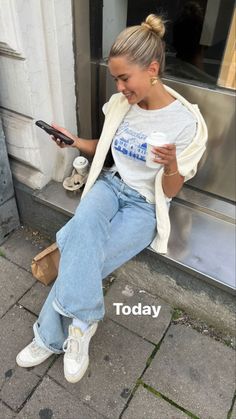 Straight leg jeans outfit Stockholm style fashion Swedish it girl London Outfit Inspo Spring, Spring 2025 Outfits, Scandi Spring Outfits, London Outfits, Scandinavian Outfit, Matilda Djerf Style, Cozy Outfits, Matilda Djerf