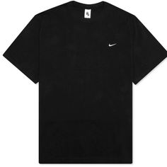 The Heavyweight T-Shirt Features A Complete High-Quality Cotton Construction That Offers Breathability During All Times Of Wear. An Embroidered Nike Swoosh Is Placed At The Upper-Left Corner Of The Chest For A Detailed Component To The Design. Mens Small 100% Cotton Loose Fit Embroidered Branding Style No: Cv0559-010 Nwt Cheap Basic Nike T-shirt, Basic Black Nike Top, Nike Basic T-shirt Relaxed Fit, Fitness Shirts, Shirt Aesthetic, Nike Basic Crew Neck T-shirt, Mens Shirt, Shirt Men, Mens Clothing