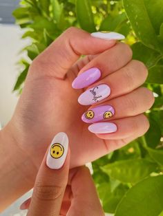 Nails Gel 🙂💅🏼 en 2022 | Diseños de uñas almendras, Manicura de uñas, Diseños de uñas con puntos Happy Face Nails, Hello Nails, Hippie Nails, Lavender Nails, Happy Nails, Bling Acrylic Nails, Hot Nails