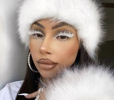 Winter Rave Outfits, White Eyelashes, Cold Girl, Queen Makeup, Winter Photoshoot, Glam Makeup Look