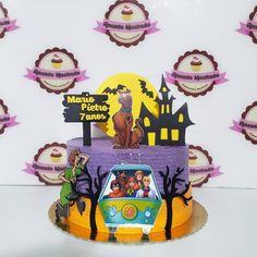 a cake decorated with the theme of scooby's halloween party