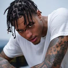 Short Box Braids For Men, Black Guy Braids, Small Box Braids Men, Single Braids For Men, Braid Styles For Men With Fade, Junior Bridesmaid Hair, Face Lighting, Box Braids Men, Kelly Oubre