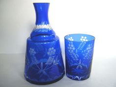 a blue vase and two glasses sitting next to each other